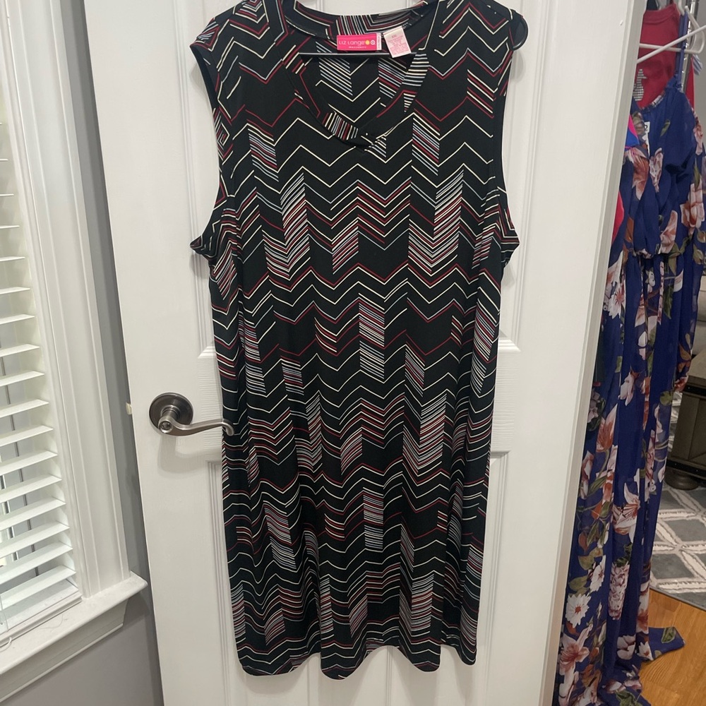 Liz Lange Black and Pink Chevron Sheath Dress